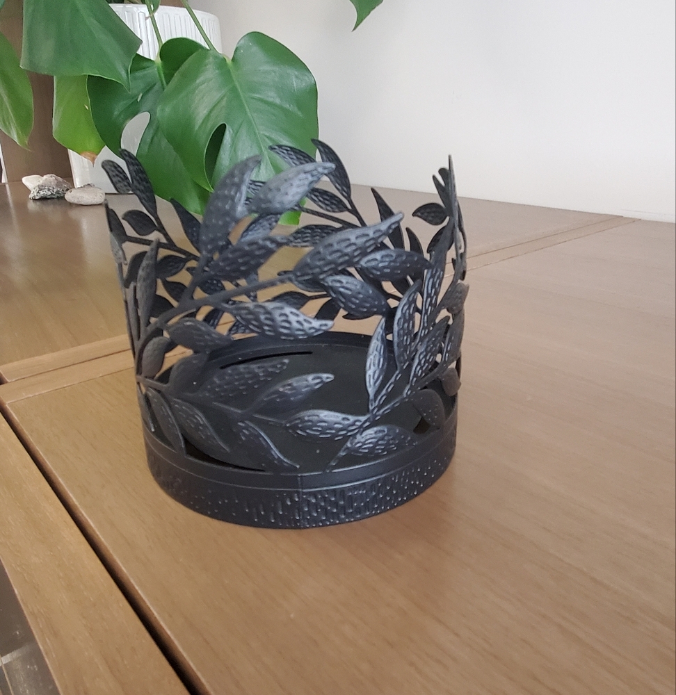 Bed Bath & Body Works Leaf Design Candle Holder